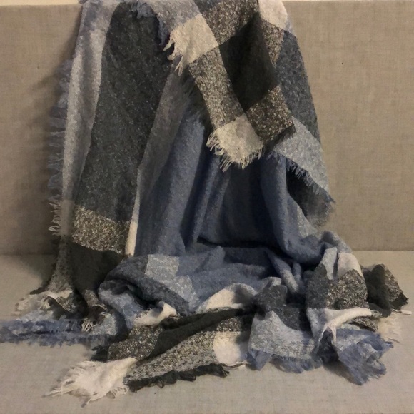 Mia & Tess Accessories - Light Blue, Soft White, & Grey Cozy Blanket Scarf NWOT